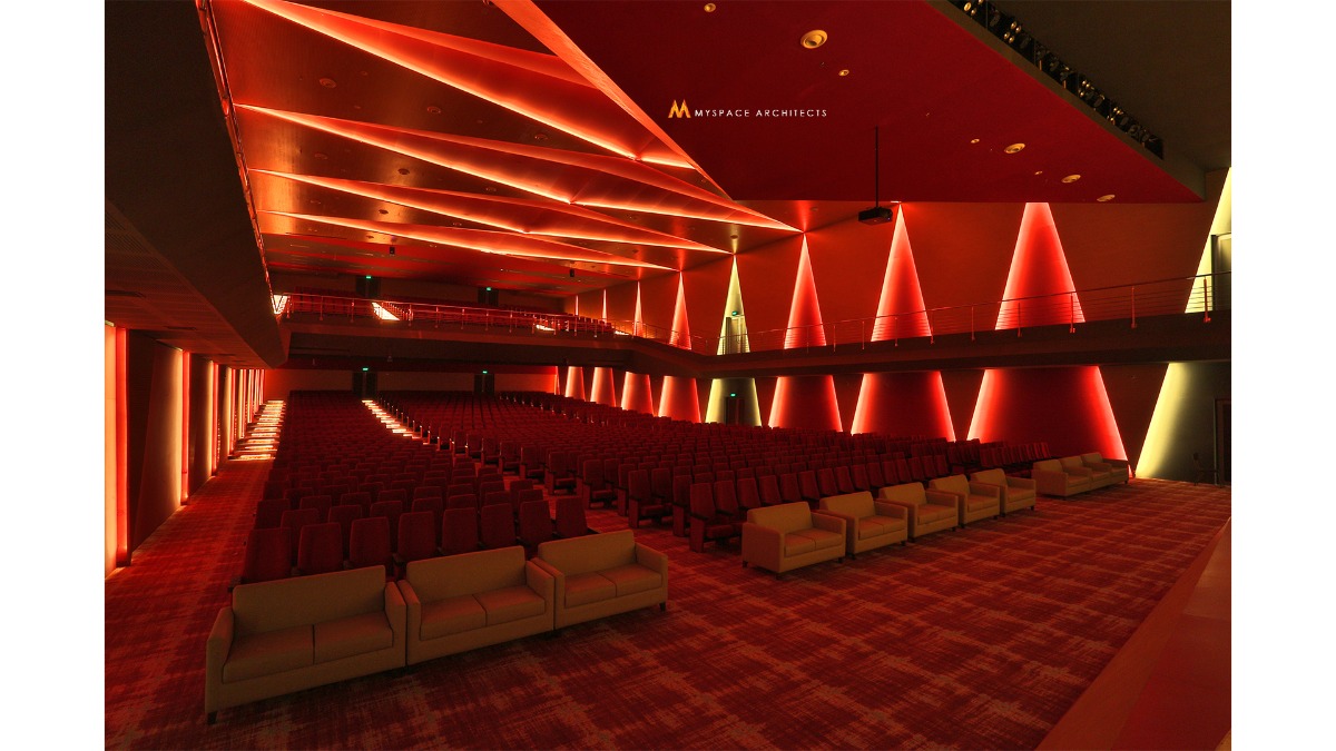 Red Bloom, Auditorium